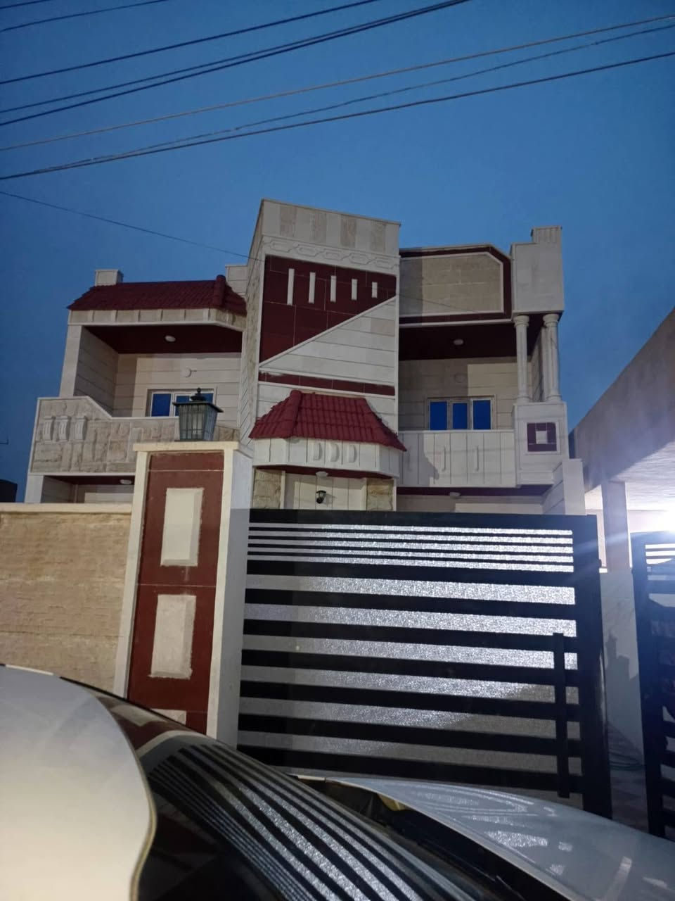 بيت طابقين • ٣٠٠م • ٤ غرف نوم
