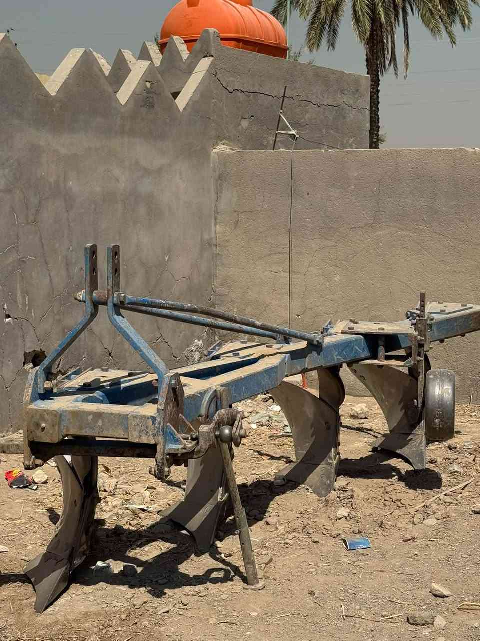 السلام عليكم
فدان رباعي ١٦ للبيع نضيف 
لاستفسار الاتصال على الرقم ***********
