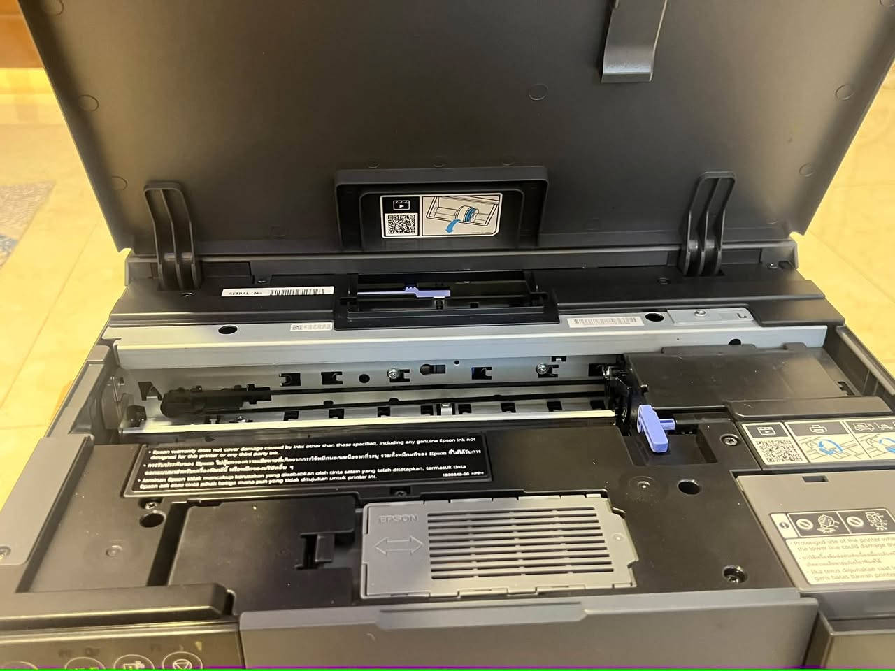 سلام عليكم عندي طابعه Epson: 6 ألوان لطباعة صور غنية وواضحة جداً.الدقة: تصل دقة الطباعة إلى 5,760 × 1,440 نقطة في البوصة (DPI).الوسائط المدعومة: تدعم الطباعة بدون حدود، والطباعة المباشرة على الأقراص المدمجة (CD/DVD)، وبطاقات البلاستيك (PVC).الاتصال: تدعم شبكة الواي فاي (Wi-Fi) وخاصية (Wi-Fi Direct) للطباعة السهلة من الهواتف والأجهزة الذكية. ملاحضه الطابعه جديده بنسبه  ١٠٠/٩٩ السعر 375رقم الهاتف ***********
