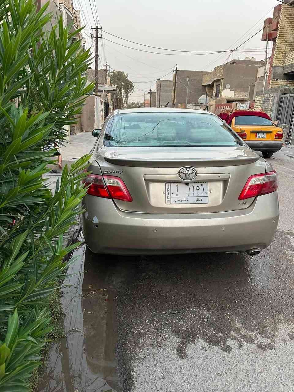 السلام عليكم  كامري ٢٠٠٩ وارد امريكي فول مواصفات  كشن كهرباء  اشاير بالمري  فتحة  حساسات خلفية  كامرة دوارة  شاشة  مانع انزلاق  لايت زنون  كير ومكينة مكفولات  حادثهة جاملغ عكس السايق وباب السايق مبدلة  والسيارة مصبوغة عام  رقمهة ديالى وموجودة ببغداد بالدورة  ***********  سعرهة ٨٣ ورقة وبيهة مجال بسيط.
