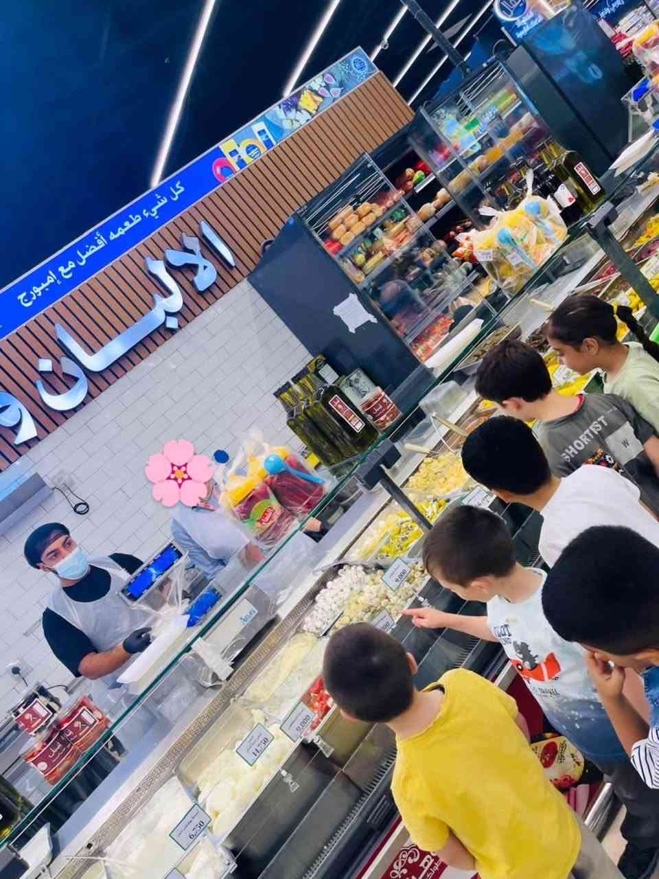 من نعلّم الطفل شلون يختار، نعلمه شلون يكون مسؤول.. والتعلم الحقيقي يبدي من تجربة.💛✨
🚌🚌تتوفر خطوط نقل للمناطق المجاوره 

اليوم عشنا ويا صغارنا  أجمل اللحظات بسفرتنا للهايبر ماركت 🛒🌸

عيونهم كانت تلمع بالفرح وهم يكتشفون ويختارون المنتجات بنفسهم، ويجربون شعور الاعتماد على النفس بكل براءة وفخر.. خطوات صغيرة، بس صنعت بداخلهم ثقة كبيرة! ❤️

من القلب شكراً لكادر وفريق التعاون هايبر ماركت  على استقبالهم الدافئ، تعاملهم اللطيف، وطول بالهم ويا صغارنا.. أسعدتم قلوبهم وصنعتوا وياهم ذكريات ما تنمحي. 💛

📍 فرعنا الأول : بغداد – العامرية – نهاية شارع الملجأ – قرب المجلس البلدي

📞 للتواصل والاستفسار: ***********

📍 الفرع الثاني :حي الجهاد - سريع حي العامل - قرب مسبح الرافدين

📞 للاستفسار والتواصل: ***********

📌 تابعونا لتكونوا جزءًا من رحلتنا التربوية، ولتتعرفوا على رؤيتنا ورسالتنا وأهدافنا التي نطمح لتحقيقها معكم.

خطوة طفلك الأولى تبدأ من حلمه الأول 🌱

#روضة_الحلم_الأول #الحلم_الأول #حي_الجهاد

#العامرية
