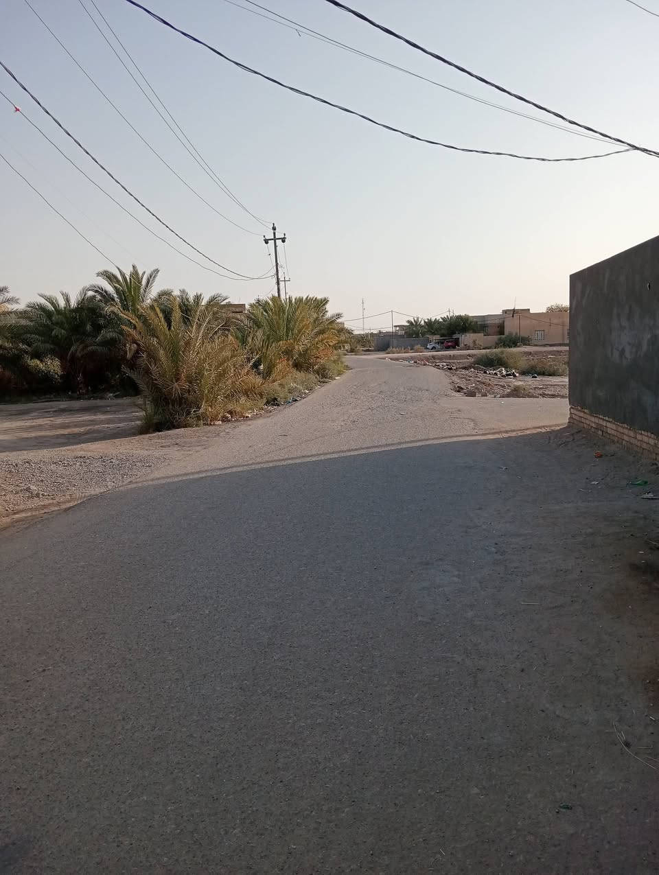 السلام عليكم اخوان بيت للبيع زراعي المساحه 320 خدمات كامله العنوان منطقه البوعظم صوب الشاميه بين الجسرين على طريق الفضليه الاستفسار على الرقم أو واتساب ***********
