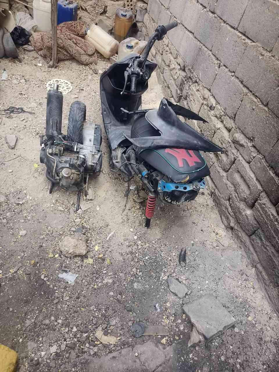 سلام عليكم  شباب هاي دراجه  ابيع كوم حديد  محركه   بي بس ولفات   سعرر 200 وبيه مجاله   مكان نجف   حي رضويه  قرب جسر  رقم ***********
