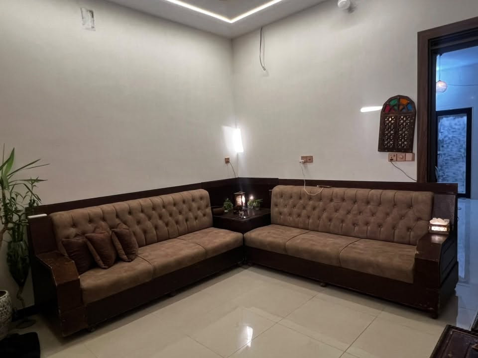 تخم صاج ثكيل
للبيع ٦ مقاعد وزواويه و٣ كوشات سعر ٣٢٥ 
***********
مكاني شعب حي المصطفى 
سبب البيع المكان التخم ضخم والهول صغير وطالع من لباب مابي اي كسر او مشكله نضيف
