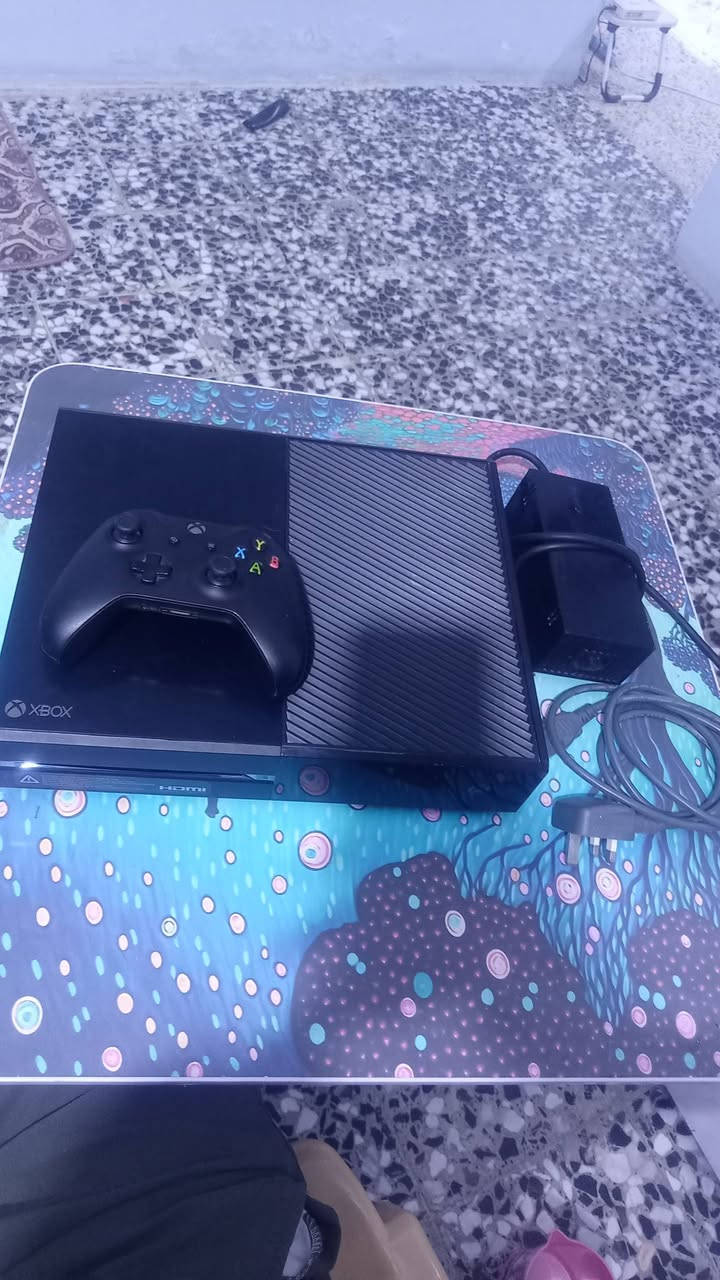 عليكم إكس بوكس ون فات اللببع كامل ملحقات نفس موجود بل صوره شغال كلشي مابي نضافت ابلي 85/100 ابلي بي شويه وصخ مال جو يعني ابلي ما مفتوح نفس موجود ليبل تريد تنضفه سعره 125 وبي مجال رقم *********** اجوب بس وتساب
