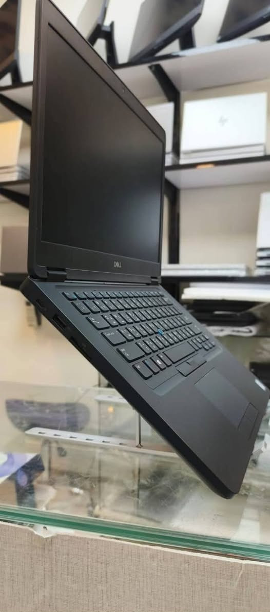 جهاز مرتب وقوي بمعالج  Core i5U جيل 7 — 💰وبسعر 240 الف فقط🔥
💻 Dell Latitude 5490
⚡ Core i5 U | الجيل 7
🧠 8GB DDR4 | قابل للتطوير
💾 256GB SSD  | قابل للتطوير
🖥️ 14  
✨Intel Graphics | كرت داخلي   مدمج 

✅ يفيد للدراسة، البرمجة، الأوفيس،المهندسين

🛡ضمان اسبوع مع وصل ضمان يضمن حق الزبون 
🚕التوصيل مجاني لجميع المحافظات
🎁ملحقاته: 
🔌شاحنة اصلية
🖱ماوس 
💼حقيبة
📩 التواصل واتساب :***********
