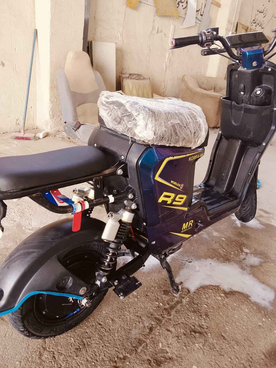 سلام عليك دراجه R9 جديده موديل 2025 درجه بطاريات  كفاله جديدات 35 امبير سعر 290 وبيها مجال المكاني البصرة الزبير *********** بيه واتساب
