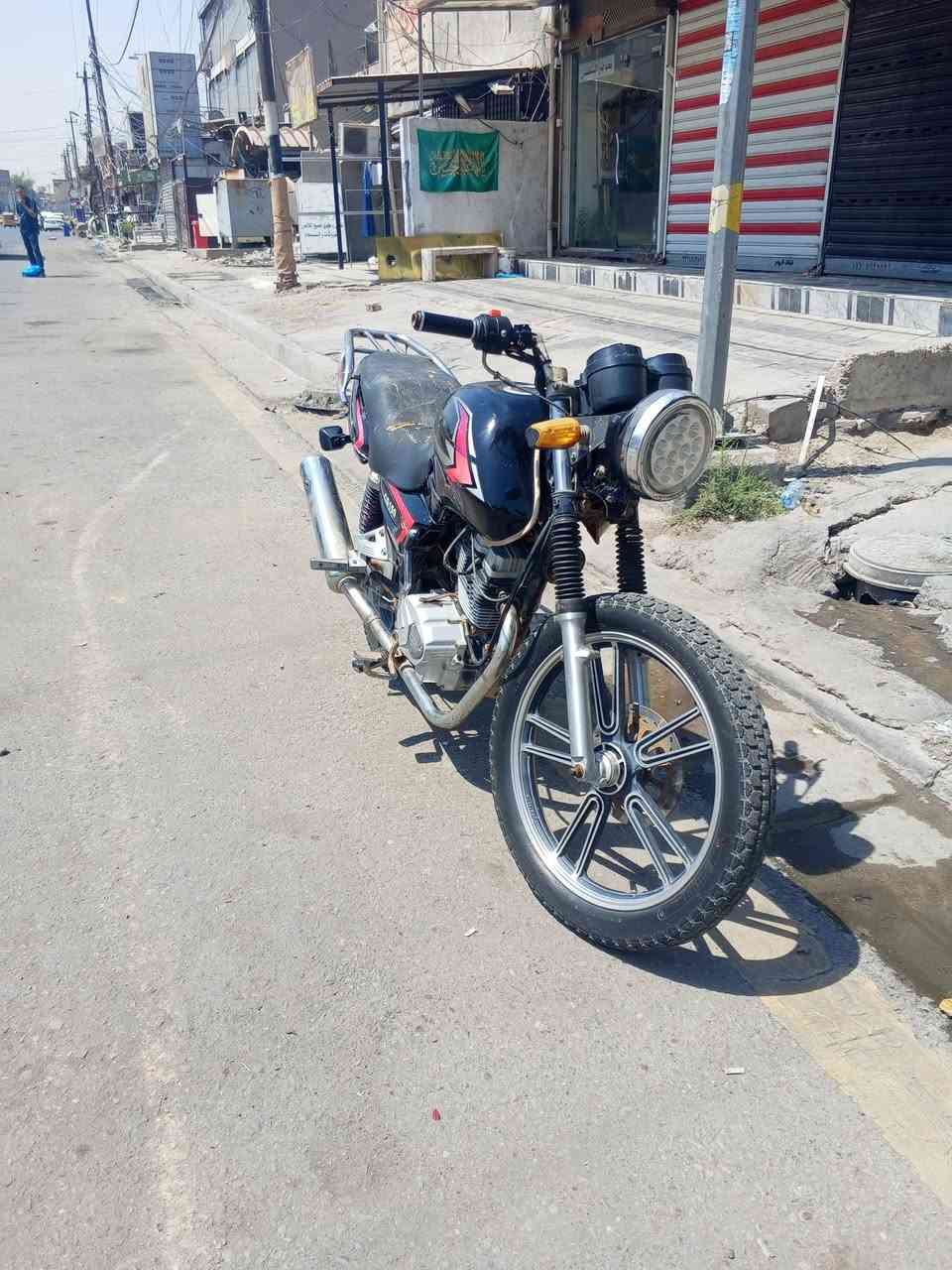 سلام عليكم دراجة البيع سعر مناسب 350.      تراجه مكفورله ناقصها بس كعكه مال صالنصه..هذا رقمي ***********
