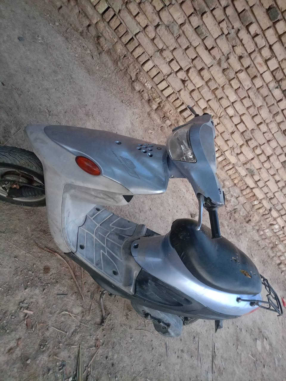 للبيع دراجه بيجي نضيفه بس بيهه اكرنك
