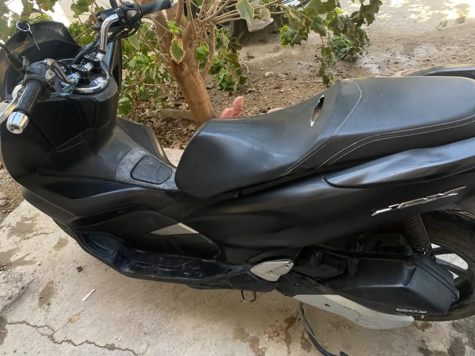 سلام عليكم pcx  جيل ثالث ماشيه 23 دراجه مكفوله وخير من الله تجي تكلب وتاخذها
 من باب بيتي عنواني الكاظمية الطي سعر 14 ورقه 
***********
