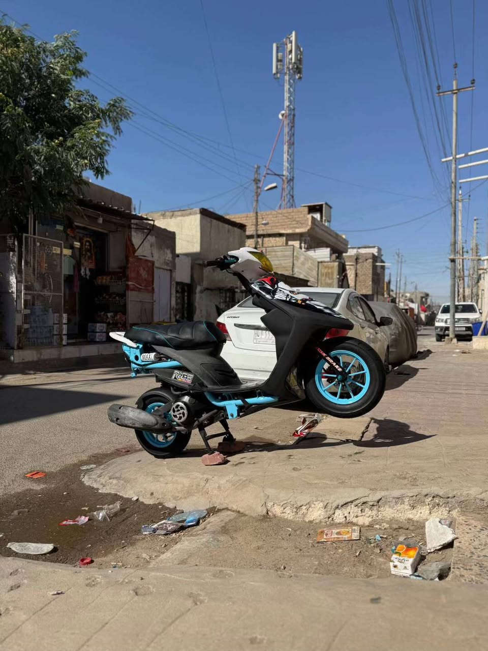 سلام عليكم دراجه للبيع نضيفه حييل الله شاهد عليه اوراق كامله تشتغل سلف وهندر شغل واطلع معتاز واريد ابيع ب 300 وبيه مجال للأستفسار *********** مكاني بغداد

نص مكتوب في الصور:
- الكوسج 💔🙁 انتھینه
- إخذك صوره خليھا خلفيه بجھازك 🙋‍♂️
