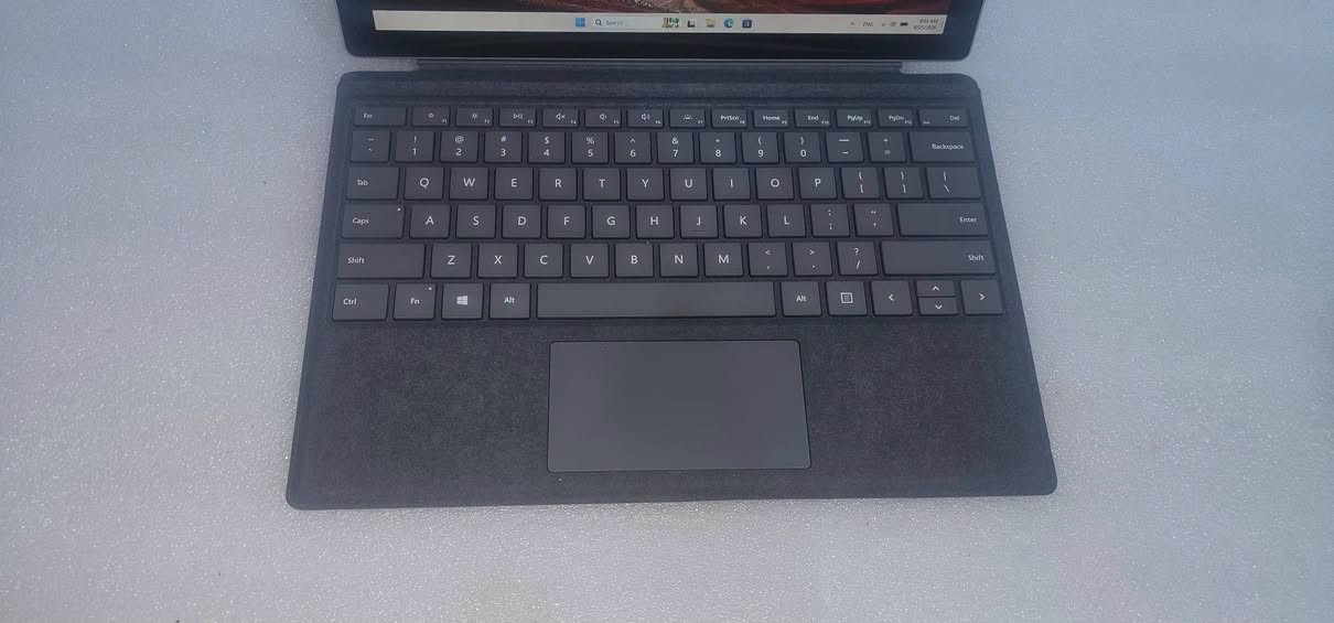 ✨ أناقة الـSurface… بحجم تاخذه وياك بكل مكان.

🔥 Microsoft Surface Pro 7+

━━━━━━━━━━━━━━━━━━

⚡ المواصفات:

• 🧠 المعالج: Intel Core i5 – الجيل 11
• 💾 الرام: 8GB
• 🚀 التخزين: SSD 256GB
• ⌨️ كيبورد منفصل

━━━━━━━━━━━━━━━━━━

💎 جهاز يجمع بين خفة التابلت وعملية اللابتوب؛ سهل للحمل، ومرن بالاستخدام، ومع الكيبورد المنفصل يصير جاهز للكتابة والعمل والدراسة.

🎓 للدراسة والمحاضرات
💻 للعمل والبرامج المكتبية
📝 للكتابة وتدوين الملاحظات
🌐 للتصفح والاستخدام اليومي
📂 للملفات والمهام

🚀 **Core i5 الجيل 11** مع **SSD 256GB** يوفر تجربة سلسة وسريعة للاستخدام اليومي.

✨ **Surface Pro 7+ — صغير بالحجم، كبير بالمرونة.**

━━━━━━━━━━━━━━━━━━
❗سارع بالحجز كمية محدودة❗
  💰 **سعر منافس!**

🚚 توصيل لجميع محافظات العراق
🛡️ ضمان 10 أيام
📩 للاستفسار راسلونا خاص أو واتساب على ***********

