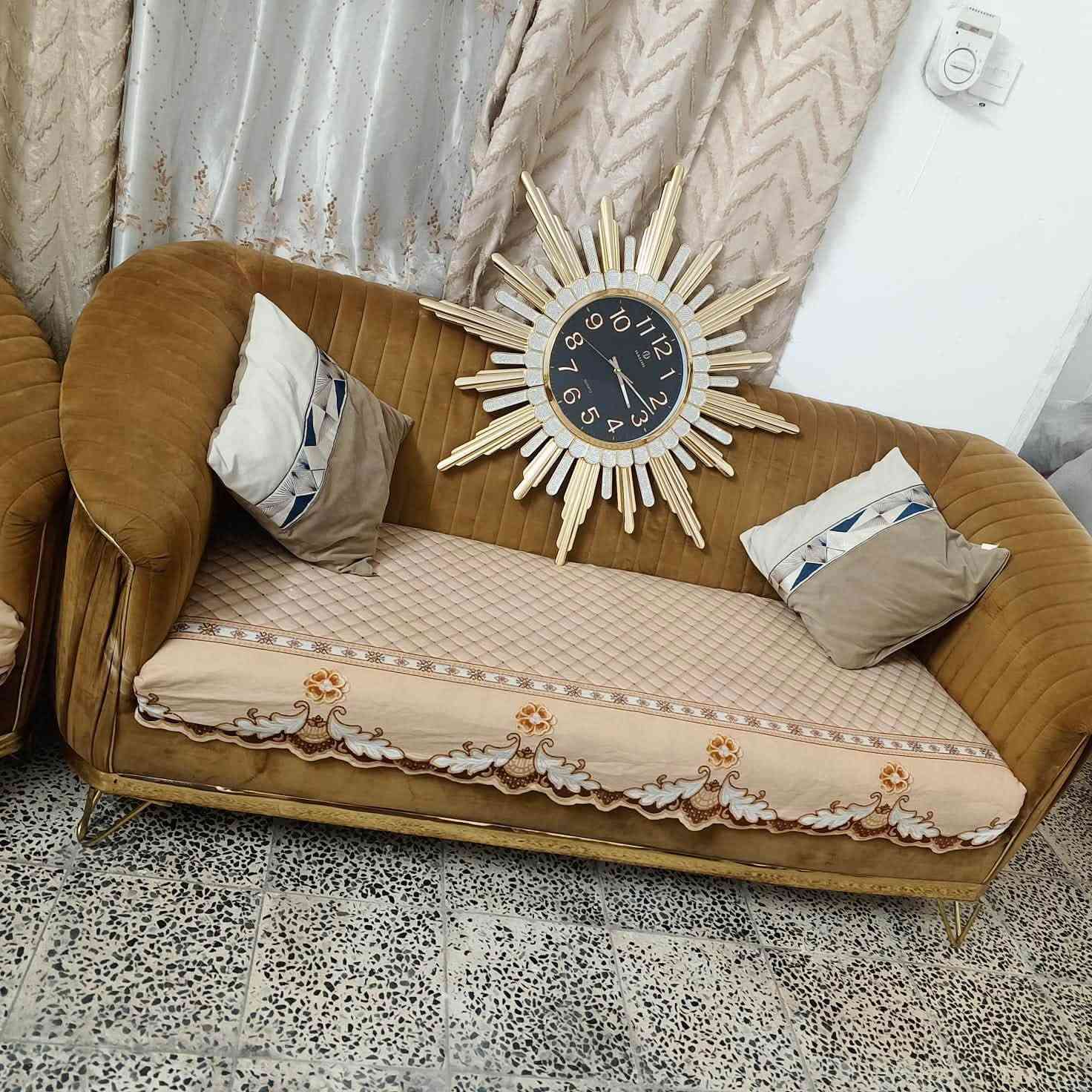 مرحبا تخم عشر مقاعد لبيع وميز بلازمه وسطيه السعر ٦٠٠ بي مجال  ***********
