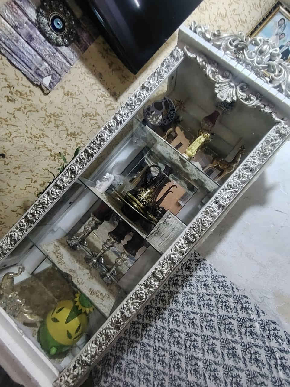 السلام عليكم
فاترينه بسعر مناسب جدا ومستعمله بس جدا نظيفه ومابيه اي اضرار بس باب واحد ينفتح ومكان الشعله الرحمانيه
الاستفسار ***********
