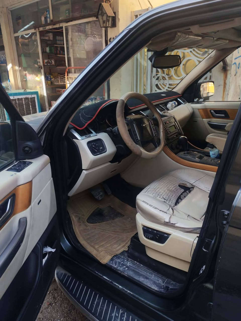 السلام عليكم
مطلوب مراوس بأيجيرو

رانج روفر سبورت محرك ٨ سوبر موديل ٢٠٠٦ سيارة رقم بغداد بلاد بدون حادث
ملاحظه بيها خلل بالكير تبريد عاطل 
بدون صبغ مكاني بغداد تحياتي للجميع ***********
