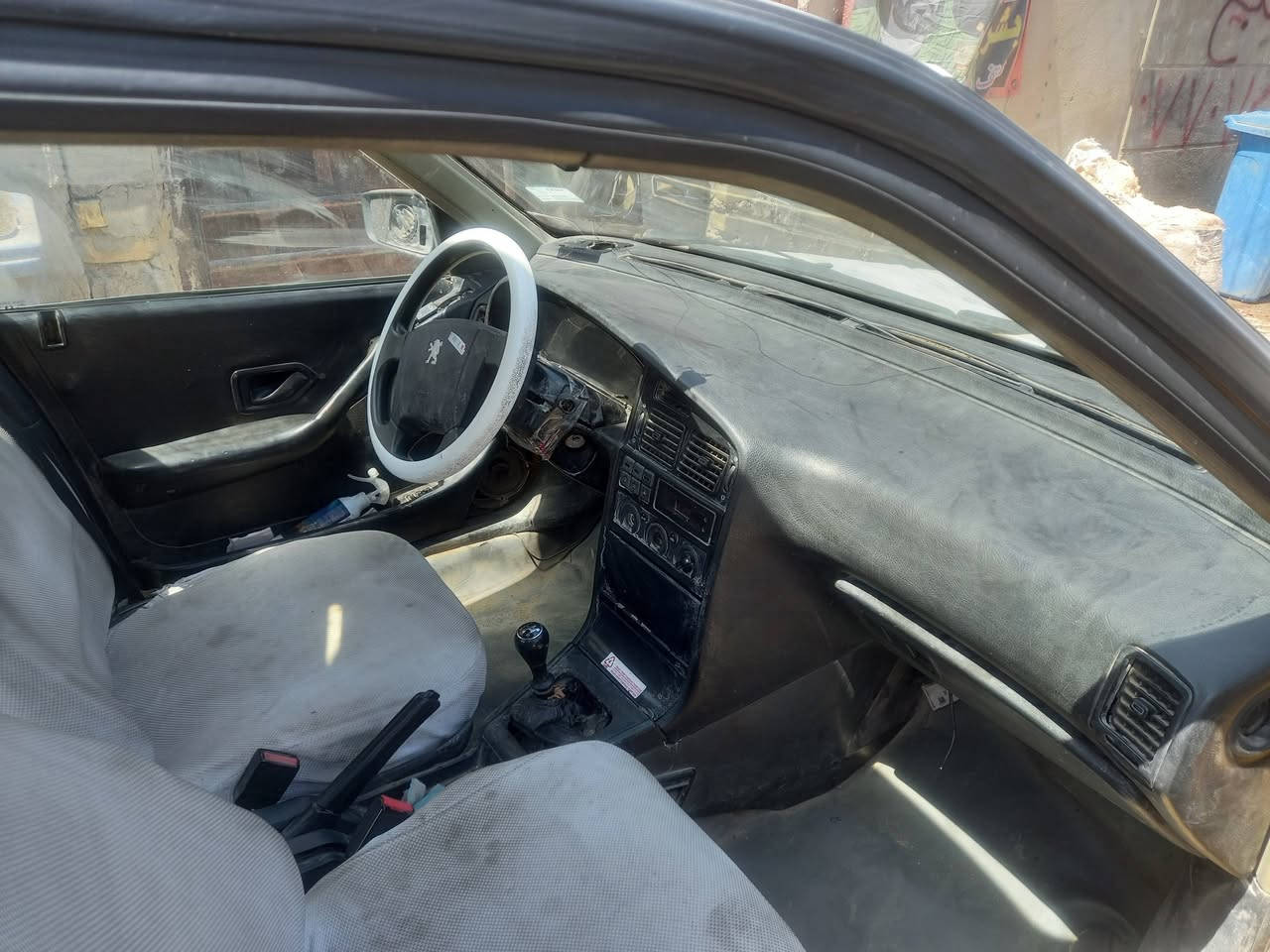 السلام عليكم
بيجو مودليد ٢٠١٢
سيارة نظيفة بداية تبخير
السعر ٢٣ وبيهة مجال بسيط
بغداد مدينة الصدر 
للاستفسار  ***********
