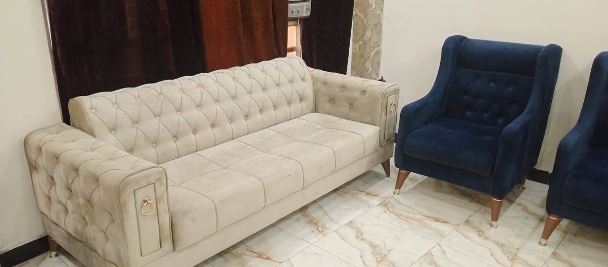تخم تركي ٨ مقعد سفنج كاندز قماش قديفه كتر برو جدا نضيف مابي اي ضرر فقط يرادله تنضيف السعر قفلللللل ٢٥٠ 
*********** واتس
