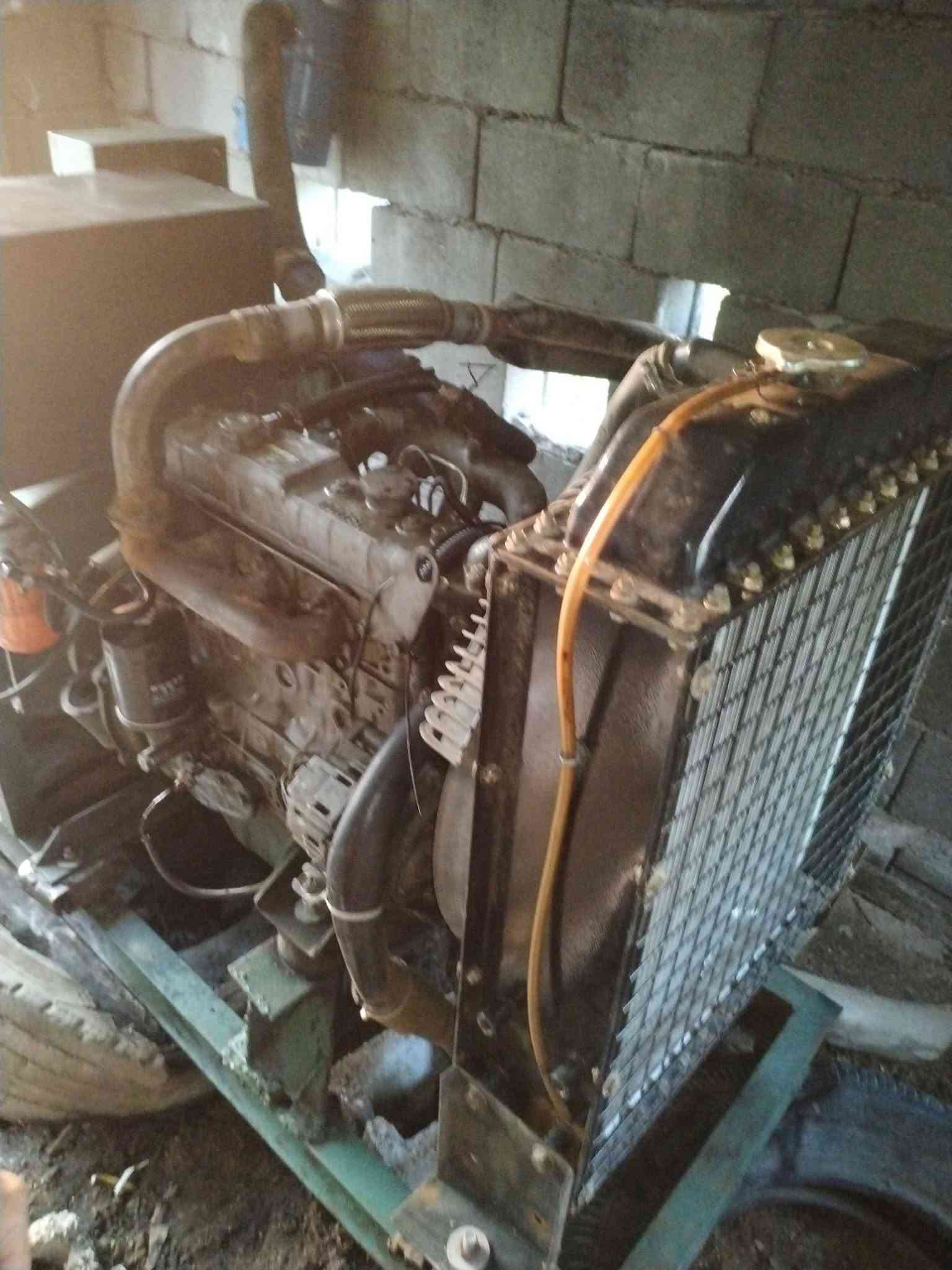 السلام عليكم مولده للبيع انواع ISUZU محرك كلش قوي ونظيف مكفول من التبخير او التنقيص
راس  توليد 50 كيفي
راديتر جديد
ظفيره جديده
شاصي قوي جدا من نوع الحديد الصلب
تصرف بالساعه لترتين كاز
شرط شغل سبالت ثلاث بيوت مرتاحه كهرباء قويه 250.v
***********
