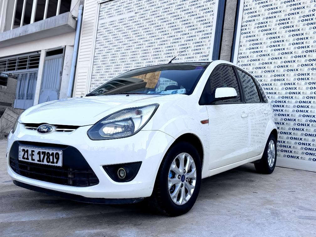 فۆڕت فیگۆ ٢٠١٢ نیڤا  یەک پارچە بۆیاخ 
یەکدو پەڵە سارد. بێناو بێ ئێرباگ 
گێڕ و مەکینە کارەبای تەقەو ڕەقە بە شەرتی ١٠٠ فیتەر 
گێڕی سفری بۆ بەستراوە  تایەی سفری بۆ بەستراوە لیدو عەدەسەی بۆ بەستراوە  هایدرۆلیکی گێڕو ڕۆنی مەکینەی گۆڕدراوە سێرڤسی باشی بۆ کراوە 
سەنەوی تا مانگی ٩ ی ٢٠٢٨ تازەیە  بەناوی خۆمەوەیە 
تەحویلو غرامەی بەشەرتە  تا بڵێی سایەرەیەکی پاک و پوخت و خزمەت کراوە سەیارەیەکی زۆر کپو مەزبوتو ئیقتیسادیە بۆ ئەم وەزعەی ئێستا ...
تەنانەت گاعی بیلادی خۆی لەگەڵ ماوە  
تەنها تەبریدی خازی تیانیە . 
***********. وەتس ئەپیشی لەسەرە السليمانية, العراق
