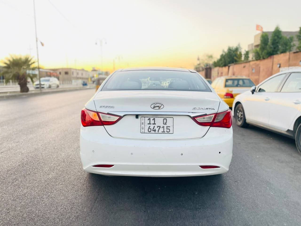 سوناتا 11 خليجي
محرك دوش 2400
تحكم ستيرن جهتين
مري شفط 
اشاير بلمري
حساسات خلفية
تبريد فول 
محرك كفالة وكير
كرسي كهرباء
بانوراما 
بصمه مو سويج
شاشه 
بيها جراد بالبنيد والصندوك بالكلير فقط شي قليل  بيها تكحيل
***********
مكاني بغداد مدينة الصدر
