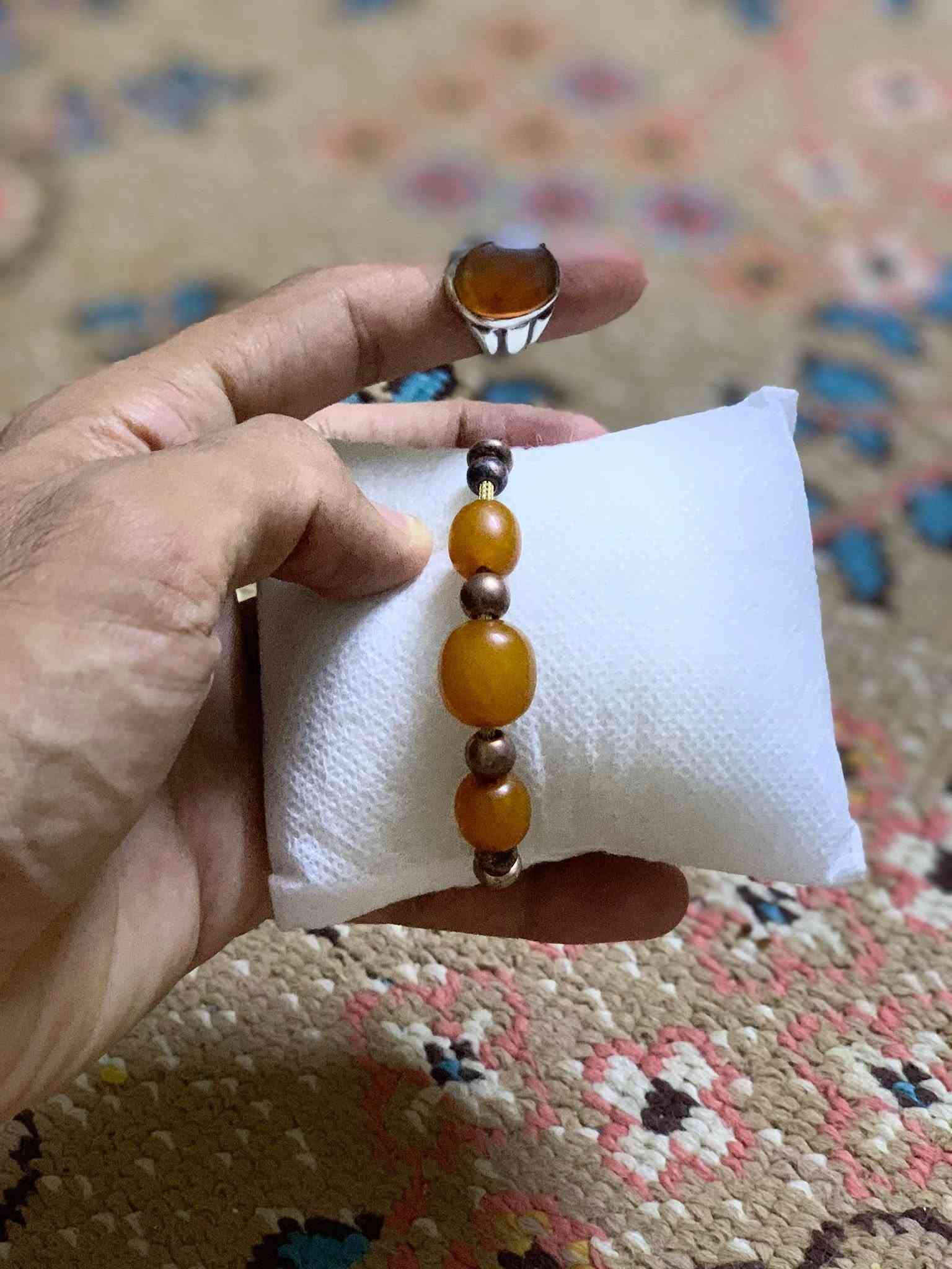 خاتم عقیق یمانی مشمشی
مع سوار فضە مطلی بماء ذهب مع کهرب المانی
***********
واتساب
