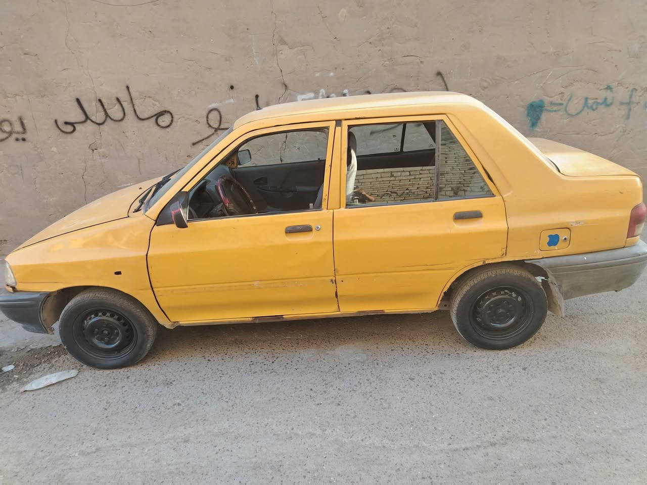 سلام عليكم سايبه موديل 15 للبيع تبريد ميشتغل كمبريسر لطش عندي رقم بغداد عليها هئيه وغرامه 600 ينكص من سعرها رايدها ب22 وبيها مجال مكانه بغداد زعفرانيه يرادلها ترتيب بسيط ***********
