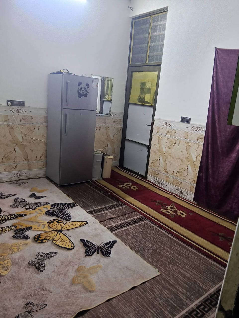 سلام عليكم بيت 50 متر للبيع جديد الارضيه كله سيراميك بيت نضيف غرفه وصاله ومطبخ وحمام ومكشوفه تبليط حد باب البيت 
عنوان البيت طريق كربلاء طريق يا علي عامود 136 
سعررر 12 وبيه مجال للشراي 
الاتصال ع الرقم ***********
