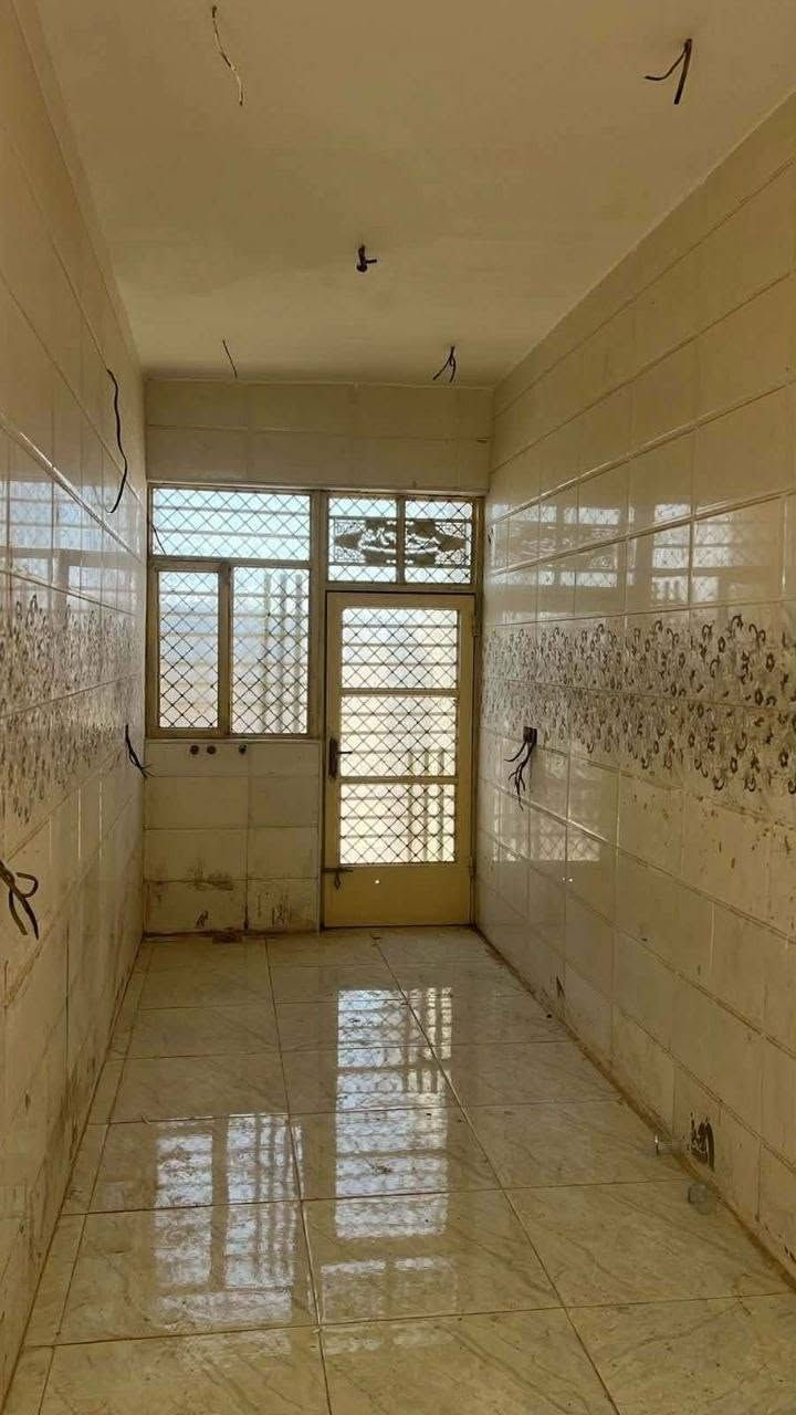سلام عليكم للمراوس فقط ابيت ابجسر اديالى   بيت في بوب الشام 100متر طابق واحد بناء درجه اوله وبضهره كاع حديقه محدوله على ضارع ثاني هم 100 يعني 200مبني 100زراعي ملك صرف سند 25 اشعدك بيت اتريد اتراوسه طبلي خاص ونتفاهم ***********
