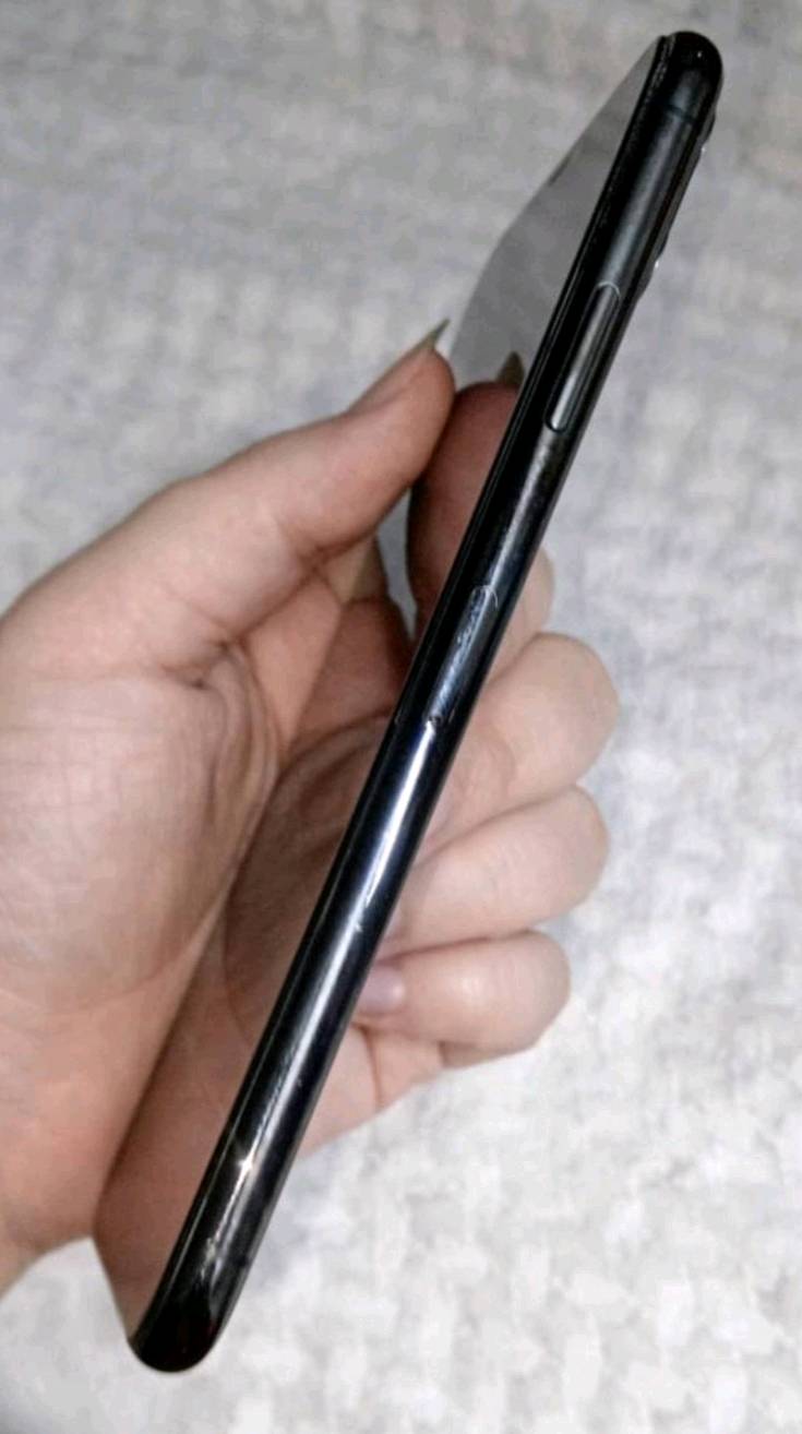ايفون 11 برو ماكس
مساحه ٢٥٦
بطاريه ١٠٠
مستبدل شاشه فقط ام ٦٠ الف
الباقي كلشي شغال 
مع ملحقات ٣ كفرات
سعر ٢٧٠ و بي مجال 
مكاني ابو غريب، ما عندي توصيل