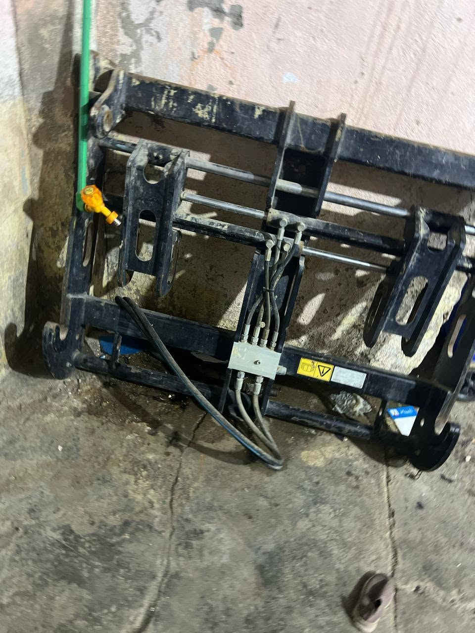 رافعة شوكية • JCB • عدد ٢