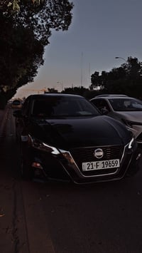 نيسان اليتما موديل ١٩ (sv) ماشيه سياره 90مايل  فول مواصفات  بصمه . فتح...