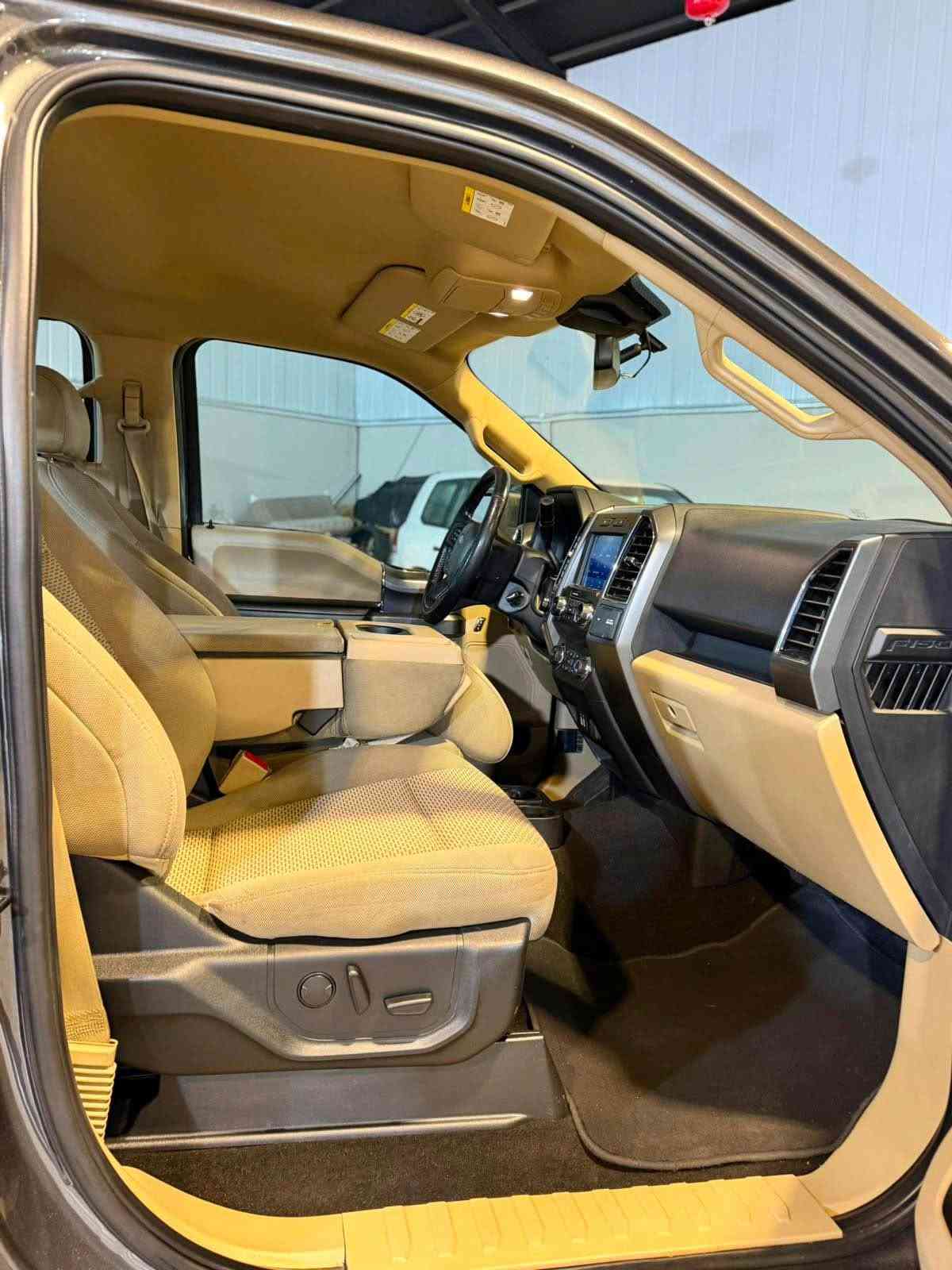بسم الله الرحمن الرحيم 

ارخص سعر كل عراق  208$ ورقة  قفل🔏🔥🔥👋🏻👋🏻

‏ FORD F150 XLT 2019
◽️فؤرد F150 مواصفات XLT موديل 2019
مواصفات خليجي وكالة شريكة القاصد ✅
فور ويل ( دفع رباعي ) 4X4
بودي قصير باب كبير مرغوب
لون نفطي

◽️محرك  V8 5.0L  تمانية سلندر  محرك مرغوب 🔥
🔹گير  10 نمره مرغوب 🔥✅
🔹گير و محرك بشرط ✅
🔹ماشية ( 65 ) الف حقيقي بشرط
🔹سيارة جديد مثل شريكة 

◽️سيارة كلين تايتل وكالة شريكة القاصد📦
🔹سيارة دعامي للدعامي مكفولة كفالة عامة شرط✅

🔹سيارة داخل و خارج كل جديد نفس بيلادي📦
🔹بيها اتنين سويج بيلادي و كتلوك كل موجود📦✅

◽️مواصفات XLT 
(   فور ويل . داخل بيجي . شاشه كبير . كاميرا . تشغيل عن بعد  .  اوتو ستار ستوپ . كشن تتفيئة  - كشنات كهربا . سكليتر كهربا . تبريد مركزي . بريك بصمة  . داخل بدي ليد . ڤوليوم . تحديد سورعة . لايت زينون . يدة نيكل . ويل بيلادي نيكل. بعد هواي مواصفات )

◽️محرك كير  بشرط ✅
سياره حيل نظيفه كلشي علي بلاد لوك
بسميً السنويه بشرط تحويل و خرامه
سياره مابيها دينار مصرف كامل من كل نواحي

◽️نظافه ١٠٠٪؜ كامل سيرفس بدون نقص و بدون مصرف سياره اي نقص مابيها 
4 أيطارات جديدة ويل تحتها 
تاير و ويل بيلادي شريكه 

نفسي يوم /تحويل و كاله حاظر
مكان / داخل سليمانيه🌆

◽️سعر _ 
◽️موبايل / السليمانية, العراق

