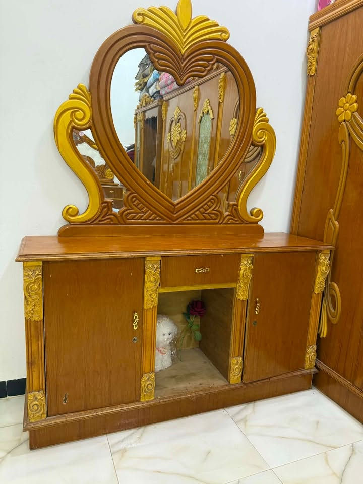 السلام عليكم
غرفه أخشاب نظيفه للبيع سعرها مناسب  للاستفسار اكثر مراسله الرقم ***********
