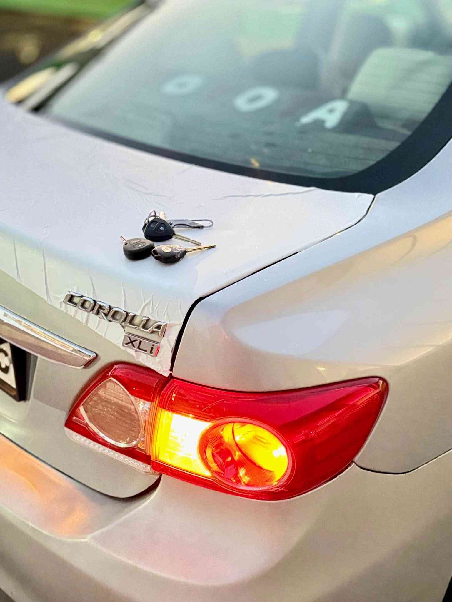 🔥 فرۆشتنێکی تایبەت و نازدار 🔥
ۆتۆمبێلی جوان، خاوێن و بێ مەسروف تۆیوتا کۆرۆلا ٢٠١١ خلیجی (نمونەی جوانی). 🚗
 سویچ: هەر سێ سویچی بیلادی ماوە 🔑
 سەنەوی و ڕەقەم: تا ساڵی ٢٠٣٠ تازەیە، بەناوی خۆمانە ماڵی دۆستە 📄
 تایە و ویل: چوار تایە و ویلی لۆکی لە ژێرایە 🛞
 مەسروف: یەک دینار مەسروفی تیا نییە، وەک شەریکە ماوەتەوە 🚗✨
 مۆدیل و مواسەفات: فول مواسەفات (تەنها سڵاید نییە)، ناو زەرد 🟡
 جوانکاری: کامل جوانکاری بۆ کراوە (شاشە، کامێرە، حاسە، لیدی بەر قاچەکان، بلاجکتۆر، زینۆن بۆ بەرز و نزمەی لایت) 💡📺
 بۆیاخ: تەنها ٣ پارچەی بۆیاخە بێ ناو گرتن 🖌️
 تێبینی: سەقەفی کەمێک کاڵ بوونەوەی هەیە ☀️
💰 نرخ: ٩٨ (کەمێک مەجال)
📞 ژمارەی تەلەفۆن:{ *********** ☎️ } السليمانية, العراق
