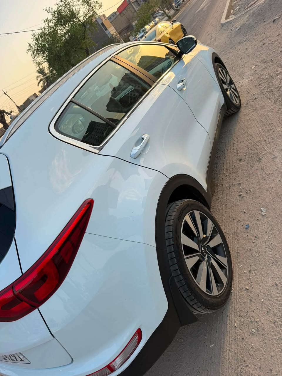 السلام عليكم

سبورتج خليجي ٢٠١٧ فول مواصفات 

بانوراما تشغيل بصمه كشنات كهرباء عدد ٢
كشنات جلد تبريد قطعتين بيانو زراك دعاميه لد امامي
مري شفط كامرا حساس خلفي شاشة
السيارة ماشيه ٧٣ الف مسوي ادامه للمكينه تنظيف بتقنية قشور الجوز ومبدل بلكات ونوزلات واذاين واشر قبغ ولفات 
يعني جاهزه وكامله بيها بارد بهلال جاملغ خلفي 
وشويه بالباب الخلفي الايمن بالنهايه بدون صبغ السيارة والسونار مرفق ويا الصور

السعر ١٦٣ ورقه وبيها مجال

الاتصال ***********
