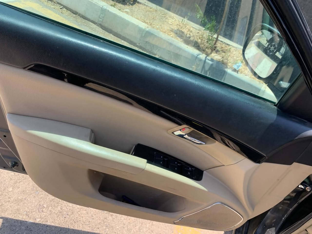 السلام عليكم  🌹💝
امكراند Ec8 موديل ٢٠١٣ للبيع او المراوس 
رقم اربيل دولي سنوية لغاية 28 
محرك كامري ٢.٤ وبيها منضومة غاز لاتنقيص ولا تبخير + كير اوتو وعادي 
كهربائيات بحاله الوكالة بدون جطلات نهائيا كله على وضع الشركه وكلشي شغال بيها 
بيها طخه خفيفه حيل براس البونيد مبينه بالصوره
حدادية ١٠٠٪ ورة وكدام مضبوطة بدون طكه وبدون صوت + تخم تاير جديد
مواصفات //
سلايد روف 
بردة خلفية بلاد 
٤ جام اوتو
كامرا خلفيه 
حساسات خلفيه 
وبقية المواصفات معروفة
السعر 74 ورقة وبيها مجال للطيبين 
مكان السيارة / كركوك للتواصل ***********
