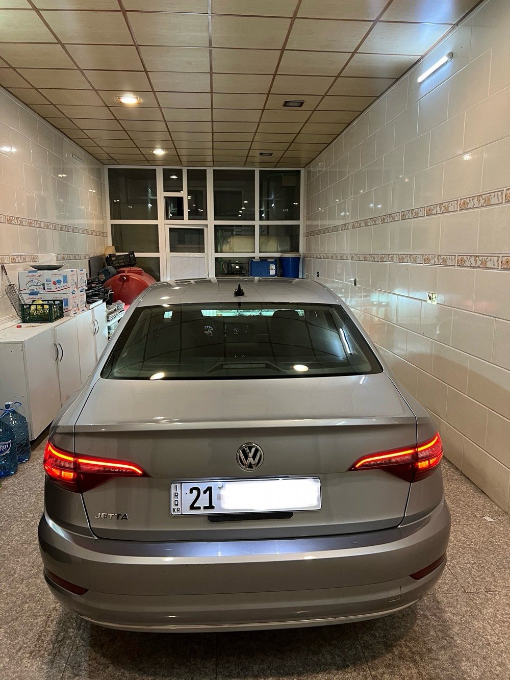 Jetta S 2021 , یەک دەرگای بۆیاخە ٤٨ هەزار میل ڕۆشتووە ، سەیارەیەکی بێ عەیب و کەم مەسرەفە ، لە سلێمانیم داوای ١٤٦ و معامەلەی لێ ئەکەم ، هەموو گیانی بە شەرت پێش و پاش کەپس بێ ئەیرباگ و ناو ، ١ دەرگای بۆیاخە ،تکایە ئەگەر مشتەری نیت و سعر تاقی ئەکەیتەوە بێزارمان مەکە، ڕەقەم شاصی و سۆنەری دانراوە ،لەگەڵ ڕێزم بۆ پەیوەندی  ***********  كوردى.       *********** العربية