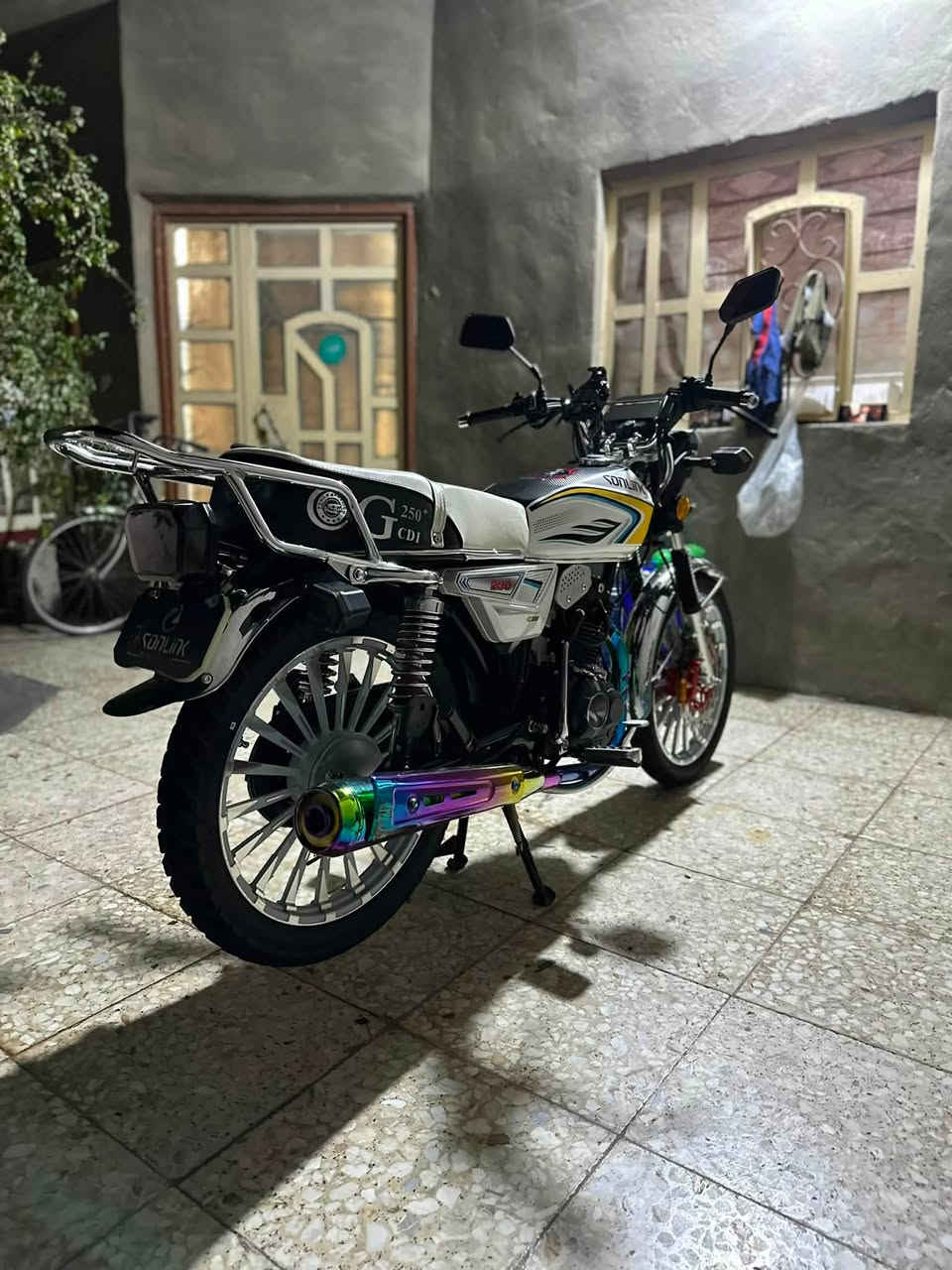 دراجه يراني سولنك محرك 250cc الدراجه زيرو ماشيه بس ٧٠٠٠ الاف استعمال شخصي  اوراق سكنر السعر واحد و 150

***********
