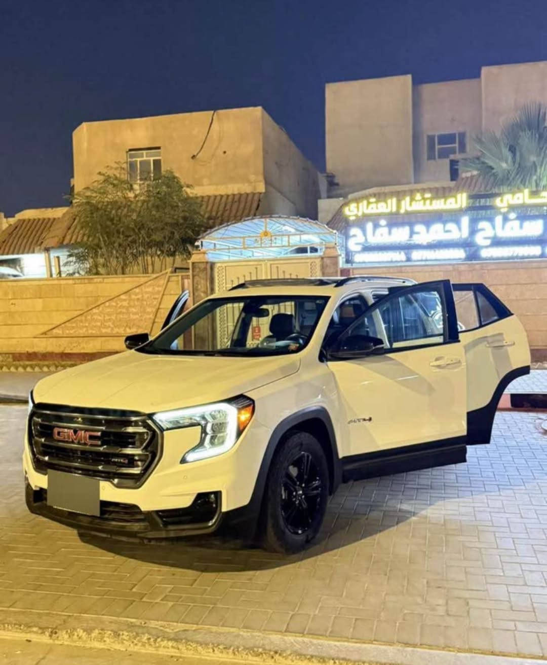السلام عليكم 
جمسي تيران دينالي  AT4 GMC DENALi موديل 2022 السياره اعلى مواصفات ب التيران فول الفول شنو ببالك مواصفات بيها 
{1} بانوراما
{2} كشنات جلد اسود تدفئه تبريد (اصل) 
{3} كاميرا دواره ستيرن
{4} شاشه كبيره (ايباد) للتحكم في ايعازات السياره
{5} تبريد قطعتين امامي خلفي
{6} لايت زنون + كشاف+ حاجب زنون
{7} عداد المسافات 43الف
{8} منافذ USB امامي خلفي
{9} سستم صوت متكامل
{10} تحكم سترين جهتين
{11} نضام ABS مانع انزلاق
{12} كشنات كهرباء
{13} كشن ذاكرة
{14} رادار امامي
{15} ايرباك دركة فقط
{16} جنطة كهرباء
{17} بصمة 4 باب
{18} تشغيل عن بعد
{19} فور ويل 
{20} رادار جانبي (نقطة عمياء)
{21} سايد بريك بصمة
{22} رادار خلفي
{23} ويل كب حجم 19 
{24} يدات و مري نيكل 
{25} كشنات تدفئة تبريد
{26} كير 10 نمر مع البك ( R ) 
{27} دبل صالنصه نيكل اصل
{28} شاحن وايرلس
{29} السيارة ذات قدرة 262 حصان 
{30} عارضة بيانات على دشبول الامامي 
{31} من 0 الى 100 كم في 6.0 ثانية
{32} حساسات خلفية
{33} بانوراما 
{34} دواخل مطعم صاج
{35} كامرات 360 درجة 
{36} باقي المواصفات غنيه عن التعريف

حادثها / تبديل العرضانيه الخلفيه + رش كلير فقط رش ب صندوق والمداكر الخلفيه بدون حادث بدون معجون السياره تقرير مياه امطار  لدوسه فقط  السياره كفاله عامه
بيها عيوب بسيطه ب تحميل بلحاويه موضحه بصور 

بصره حره ب اسمي تحويل ثاني يوم 

*********** 
واتساب فقط تصال مهمل Singapore
