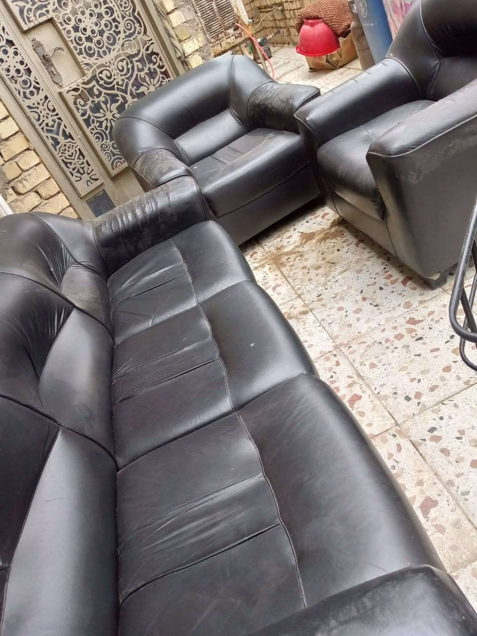 السلام عليكم تخم مگتبي 6 مقاعد نضيف مكان بغداد الدوره البعيثه *********** السعر 150
