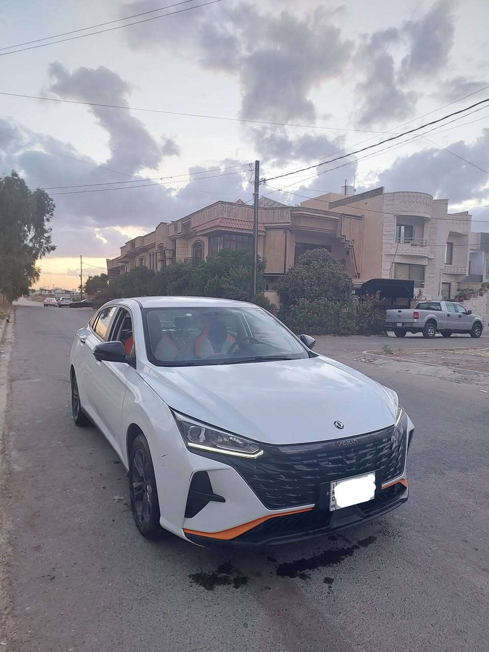 سلام عليكم 
سيارة دونك فينك شاين E1
محرك 1.5
السيارة كلين 
المواصفات:
مقاعد جلد
نظام الدخول الذكي 
كامرة خلفية
بصمة
ماشيه 
13,327 Km
السعر 18 مليون و 500 الف
للتواصل ***********
