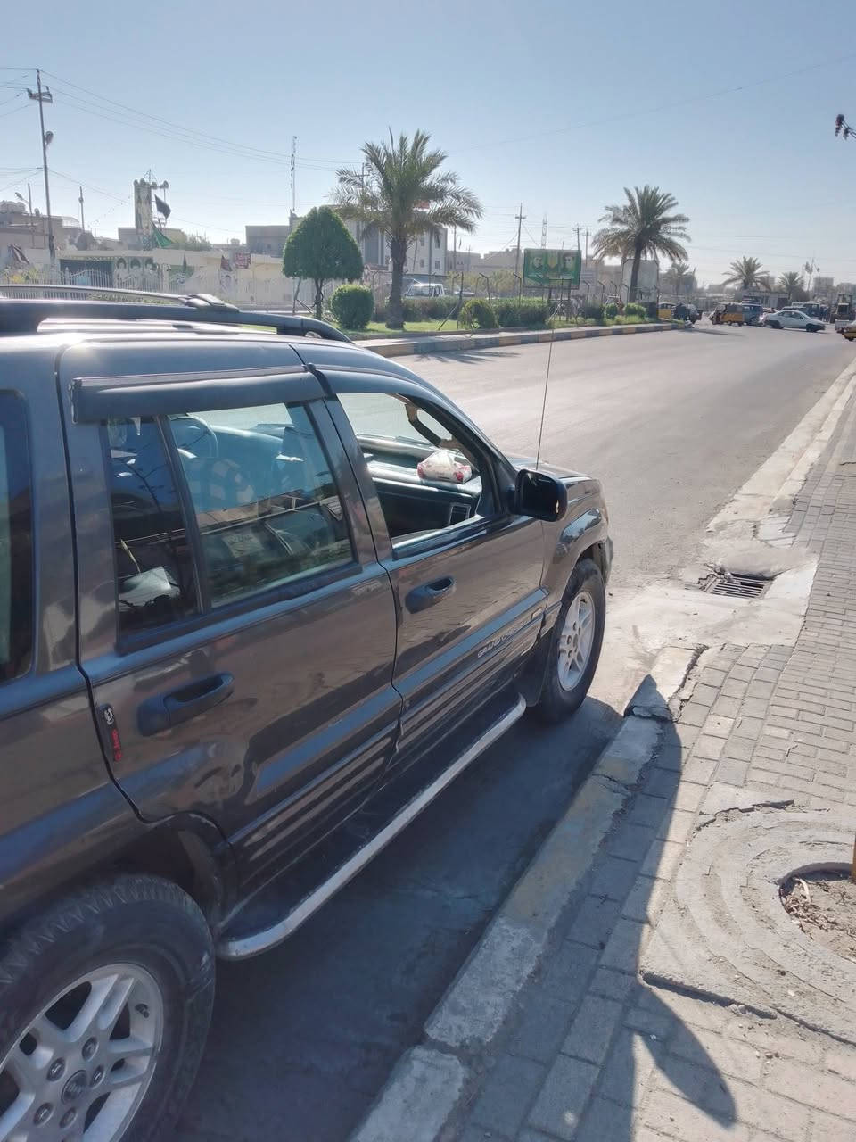 السلام عليكم سيارة جيب شيروكي مديل 2004 رقم بغداد انكليزي،مشروع وطني وسنوية جديدة بأسمي .گير ومحرك +طخم تايرات كهربائيات جيدة.
٦٥ ورقة وبيها مجال؛ الشراي يتصل على هذا الرقم:
‏‪***********‬‏
مكان السيارة مدينة الصدر الاورفلي، السيارة مال جناي.
