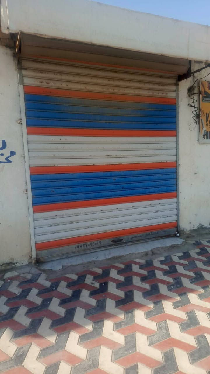 كبنك للبيع الارتفاع 3متر والعرض مترين ونص ... العنوان المجبس .
‏‪***********‬‏
