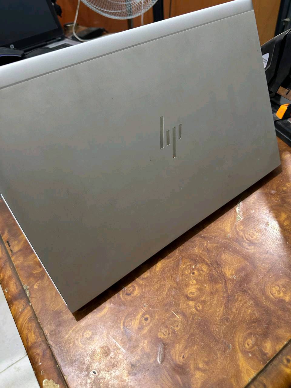 سلام عليكم للبيع لابتوب. HP 
مواصفات
…………………………… 
HP EliteBook 850 G7 Notebook PC
    Windows 10 Pro 64-bit (Build 19045)
Intel(R) Corei5-10210U بتردد 1.60 كيكاهرتز (8 أنوية)
(RAM): 16 كيكابايت
يدعم بصمة الابهام 
كيبورد ضوئي ذاكرة 512 
الرقم ***********