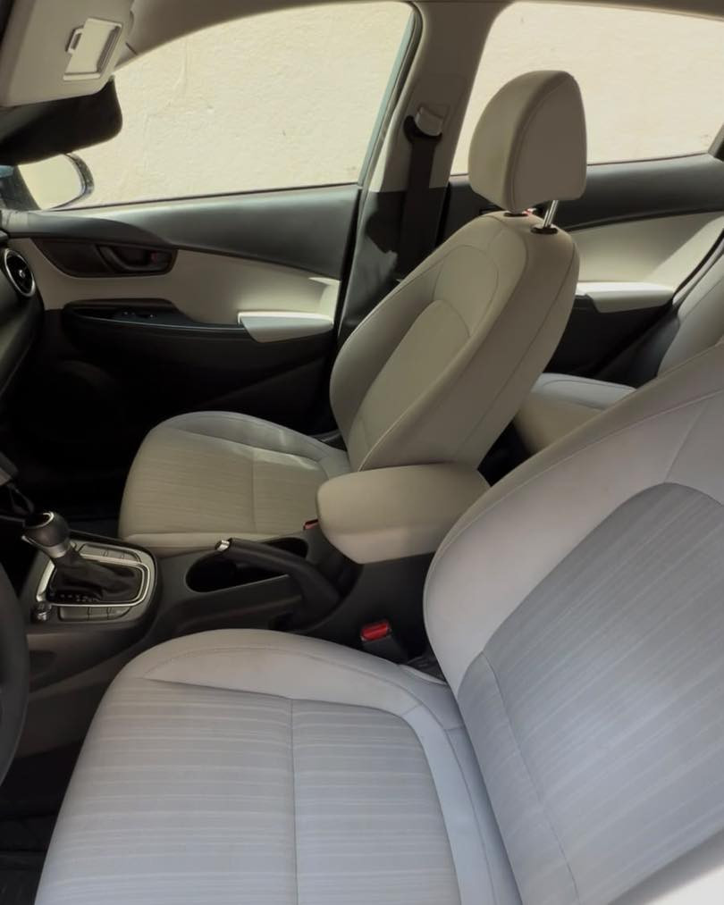هيونداي كونا 2022 AWD (دفع رباعي)
ماشيه 31 ميل جديدة 
الماركة: Hyundai Kona
اللون الخارجي: سمنتي

اللون الداخلي: اوف وايت & اسود
نظام الدفع: AWD (دفع رباعي)
ناقل الحركة: أوتوماتيك
المحرك: 2.0 لتر – 4 سلندر
القوة: 147 حصان

رقم الشاصي
KM8K6CAB7NU880019

رقم الهاتف 
***********
🟩 سعرها رقم 1 تعليق يوصلك رسالة 💌
