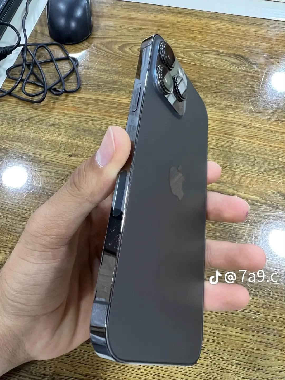 آيفون 13 برو ماكس مثل بل صوره جديد شرط كفاله وعل فحص 
ذاكره 256
بطاريه 87
مكاني بغداد حي النصر 
السفسار نتصال 

‭***********‬

نص مكتوب في الصور:
- @7a9.c
- J@7a9.c