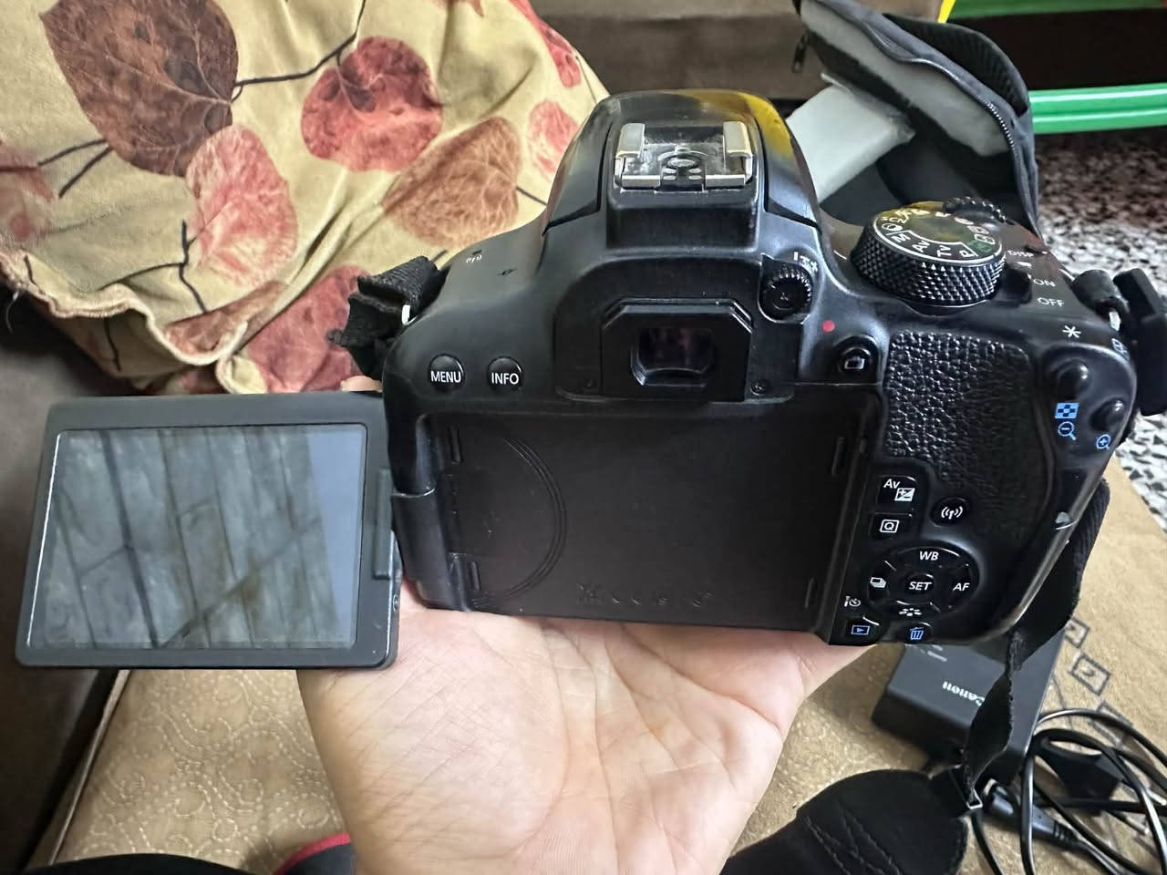كاميرا كانون 800D نضيفة و وياهة جنطة و شاحنة و رام 32 جيجابايت
السعر 400
للاستفسار ***********
المكان بغداد الرصافة الثانية الامين الثانية
