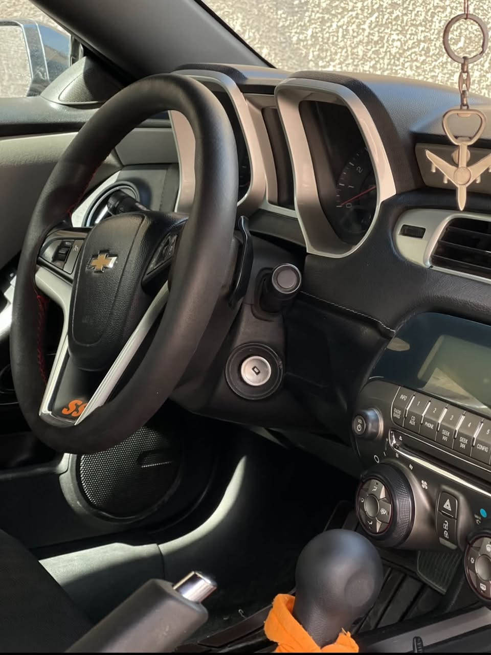 للبيع او المراوس ابسياره اربع ابواب كمارو ٢٠١٣ rs 3600
مكينه كير كفاله 
السياره عليه هواي اضافات 
- عليه اكزوز كامله من اكس بايب و دون بايب و بطيخات ريمونت بعدهم بلضمان 
- عليه اوياله z28 و عليه اسبيسر 
- عليه دعاميه zl1 و عليه لايتات ابو الاسوار و عليه عدسات هم بعدهم بلضمان 
- السياره عليه برمجه سيفتي و السياره كلش قويه 
- منضومه المي كله جديده يعني انسه شي اسمه حماوه و بل اضافه هيه اصلن السياره مبرمجه 
السياره رقم بغداد بسمي تحويل ثاني يوم 
بيه بعد هواي اضافات يجن على بال 
مكان السياره بغداد الاستفسار *********** 
السعر ٩٢ و بيه مجال بسيط

