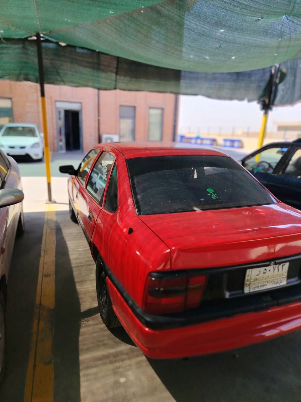 للبيع أوبل فكترا موديل 1991  محرك 16سعر ٣٤شرط تحويل محرك لاصرف لا بخار***********
