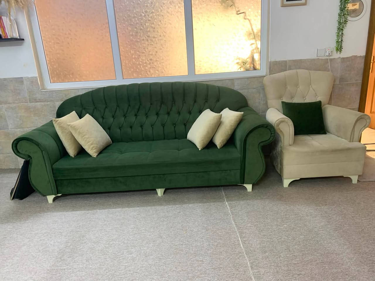 ‎قەنەفەی  10 نەفەری
‎بێ دران بێ سوتای بێ توک  هەلدان 
‎بەس قۆلێکی  نزیک بستێکی   شکاوە
‎پێووەی دیار نیە لە رسمەکە دیاریم کردووە
‎تێبینی تاکێکی لە رسمەکان  دەرنەچووە
‎شوێن هەولێر

‎کێ مشتەریە لە رێگای ئەو ژمارە نامە بنێرێ بۆ وەتساپ 
***********
